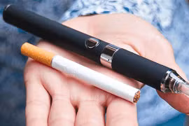 7 học sinh nhập viện vì hút thuốc lá điện tử