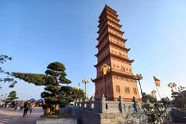 Xem nơi “rồng vàng hạ thế” tại chùa tháp Tường Long, Hải Phòng