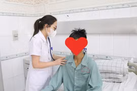 Phẫu thuật Nuss chỉnh lõm ngực bẩm sinh cho chàng trai mang bệnh suốt 20 năm