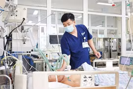 Uống nhiều rượu người đàn ông bị sốc mất máu do vỡ tĩnh mạch thực quản