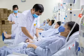 Lối sống khiến nhiều người trẻ bị mắc bệnh thận mạn phải lọc máu
