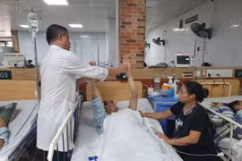 Nhiều trẻ em cũng ngộ độc thuốc lá điện tử: chuyên gia đề nghị cấm