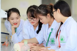 Học phí tăng cao, khối ngành y năm nay nộp thế nào?