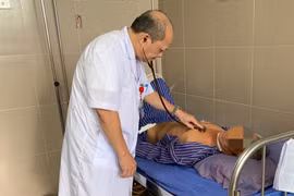 Nhiễm trùng huyết, suy đa tạng vì thói quen thường ăn tiết canh