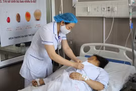 Sinh con tại nhà sản phụ 33 tuổi bị sốc mất máu nguy kịch