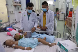 Lần đầu tiên sử dụng ECMO cứu bệnh nhi mắc tay chân miệng nguy kịch