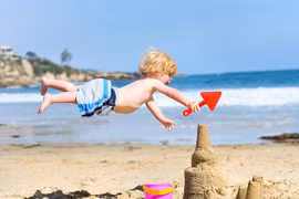 Đáng yêu tuyệt vời chùm ảnh em bé bệnh down biết bay