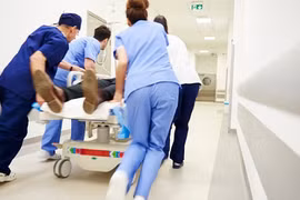 Hút thuốc và tranh cãi sau bữa tối khiến quý ông liệt nửa người