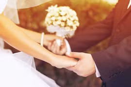 Hy sinh tuổi xuân vì người yêu, anh ta lại cưới người khác