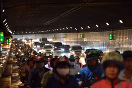 Gallery - Taxi Group Chạy Ngược Chiều Trên Cao Tốc - image 1