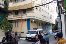 Rơi từ tầng 4, giáo viên nước ngoài tử vong