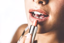 Chồng đùng đùng đòi ly hôn vì nhìn thấy mặt mộc của vợ