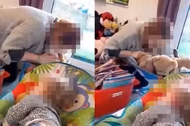 Phẫn nộ bảo mẫu hành hạ, bịt mặt đứa trẻ đến ngạt thở 