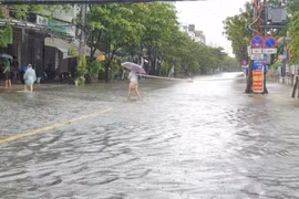 Ngày 27/8, mưa dông chỉ còn xuất hiện rải rác ở miền Bắc