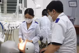 Đề xuất sinh viên khối ngành y dược miễn học phí