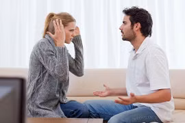 Chồng quá nhiệt tình với phụ nữ khác khiến tôi đứng ngồi không yên