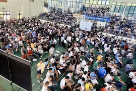 Nóng bỏng tay nghề 'đấu giá bán chênh', độc chiêu thổi giá đất