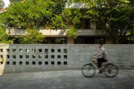 Cách xây dựng nhà mái ngói hướng Tây thoáng mát tiết kiệm chi phí