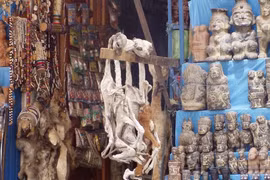 Tận mục khu chợ phù thuỷ đáng sợ trên thế giới