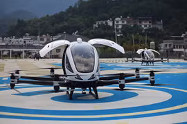 Taxi bay điện đầu tiên ở Trung Quốc có gì đặc biệt?