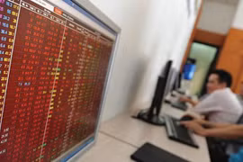 Cả rổ VN-30 khoác sắc đỏ, VN-Index mất gần 11 điểm phiên 20/7