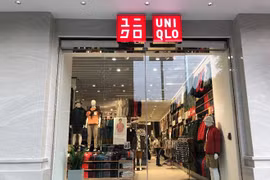 Giá quần áo Uniqlo ở Việt Nam so với Singapore: Không rẻ, nhiều sản phẩm mắc hơn