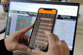 VN-Index bứt phá tăng 16 điểm nhờ lực kéo từ cổ phiếu Bluechips