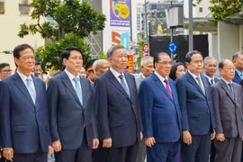 Lãnh đạo Đảng, Nhà nước dâng hương Chủ tịch Hồ Chí Minh, Chủ tịch Tôn Đức Thắng