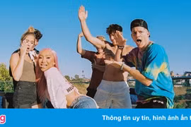 Nhóm YouTuber tại Mỹ tố bị ép đóng các cảnh tình cảm