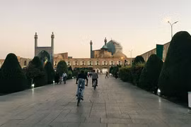 Sửng sốt cuộc sống hiện đại ở quốc gia Hồi giáo Iran