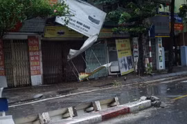 Nhiều tỉnh thành miền Bắc mất điện do bão số 3 Yagi