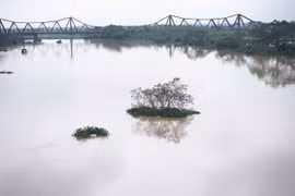 Lũ trên sông Hồng vượt báo động 2