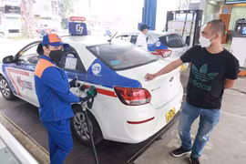 Xăng dầu giảm giá: Vì sao hàng hóa vẫn neo cao?