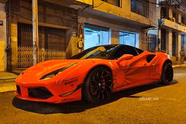 Siêu xe Ferrari 488 GTB thay áo đỏ rực ở Sài Gòn