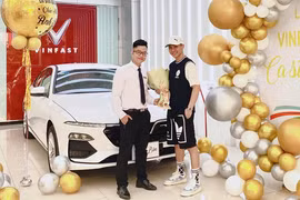 Ca sĩ Chu Bin tậu xe VinFast Lux A2.0 