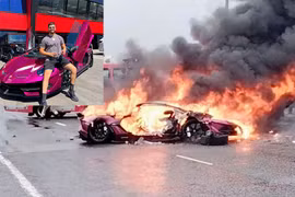 Xót xa nhìn Lamborghini Aventador SVJ hơn 7,4 tỷ cháy trơ khung