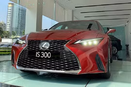 Lexus IS 2021 hơn 2 tỷ về đại lý cận Tết, đắt nhưng hút khách