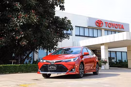 Toyota Corolla Altis giảm giá hơn 70 triệu 