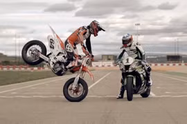 Kịch tính “cào cào” đối đầu superbike trên đường đua