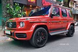 Mercedes-AMG G63 độ ống xả đắt ngang 2 xe Honda SH ở Sài Gòn