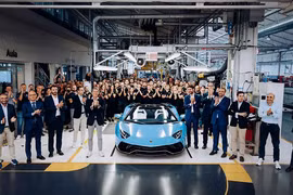 Chiếc siêu xe Lamborghini Aventador cuối cùng được sản xuất 