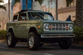 Ford kiện hãng độ vì chỉnh sửa Bronco mới thành cổ điển