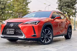 Lexus UX 200 mới đầu tiên về Việt Nam "đấu" BMW X1