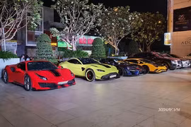 Đại gia thẩm mỹ Sài Gòn "show hàng" dàn siêu xe trăm tỷ 