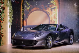 Cận cảnh siêu xe Ferrari 812 GTS mui trần có giá 26 tỷ đồng