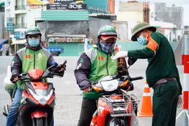 Cước vận chuyển hàng tăng phi mã: Người tiêu dùng kêu trời