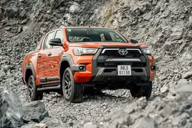 Toyota Hilux 2023 sắp về Việt Nam, bản 2.4 4x2 AT hơn 850 triệu đồng