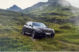 Xe SUV BMW X5 "uống" chỉ 1,2 lít xăng/100 km