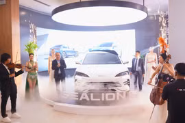 BYD Sealion 6 - SUV xăng lai điện đầu tiên ra mắt tại miền Bắc