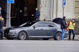 Sedan hạng sang Genesis G90 "bất ngờ" lộ diện